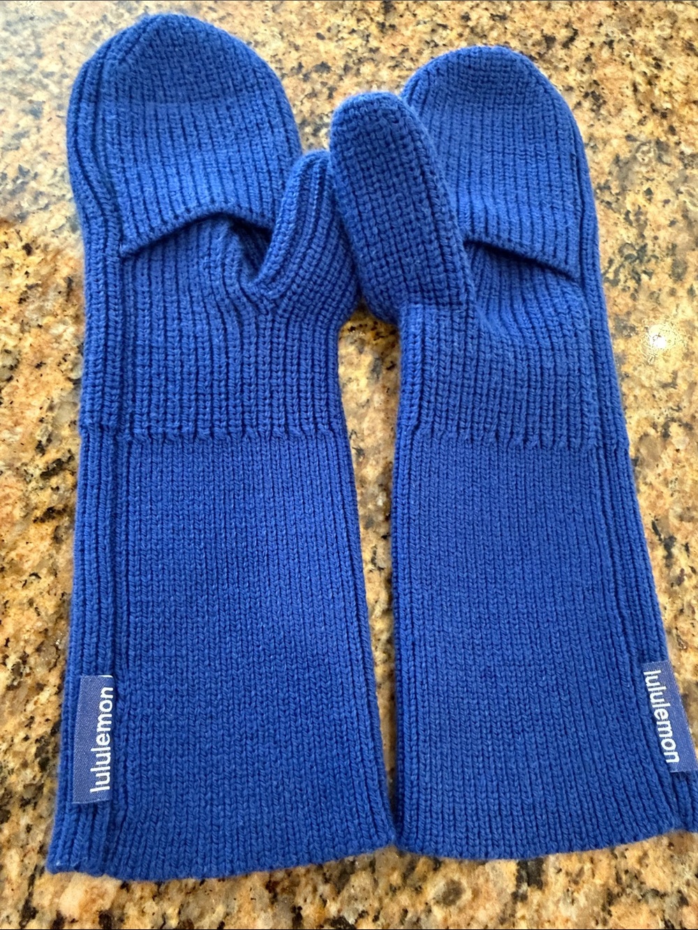 Lululemon sz XS/S (could fit a M/L) Ribbed Merino Wool Blend Knit Mittens - blue